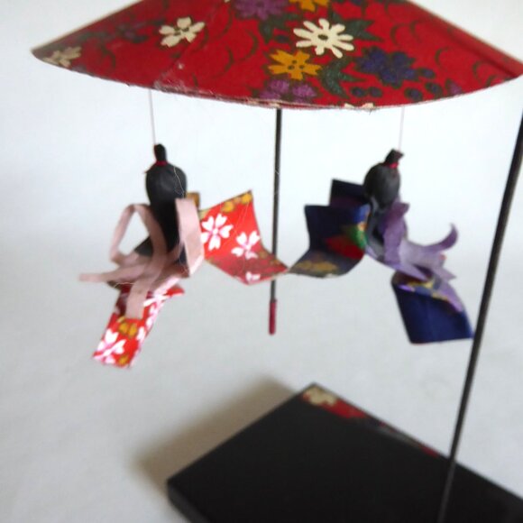 VINTAGE JAPAN ORIGAMI GEISHA KIMONO WASHI PAPER MOBILE SCULPTURE - Picture 2 of 13
